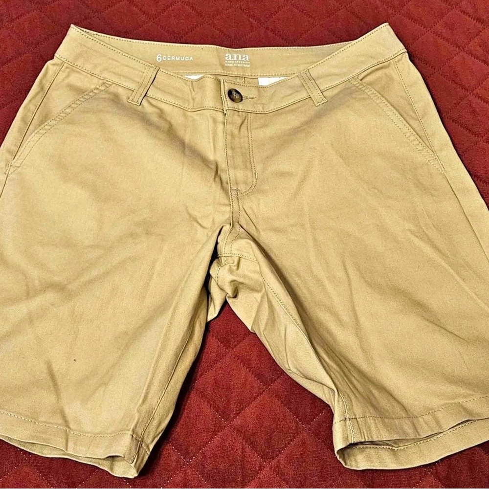 NWOT a.n.a Women’s Bermuda Shorts 6